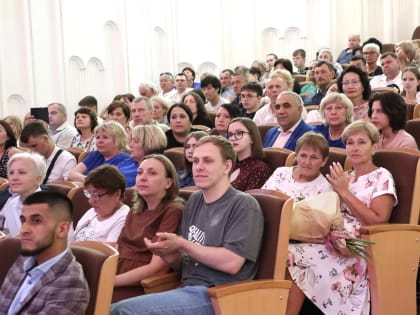 Около 500 выпускников лечебного факультета СибГМУ получили дипломы