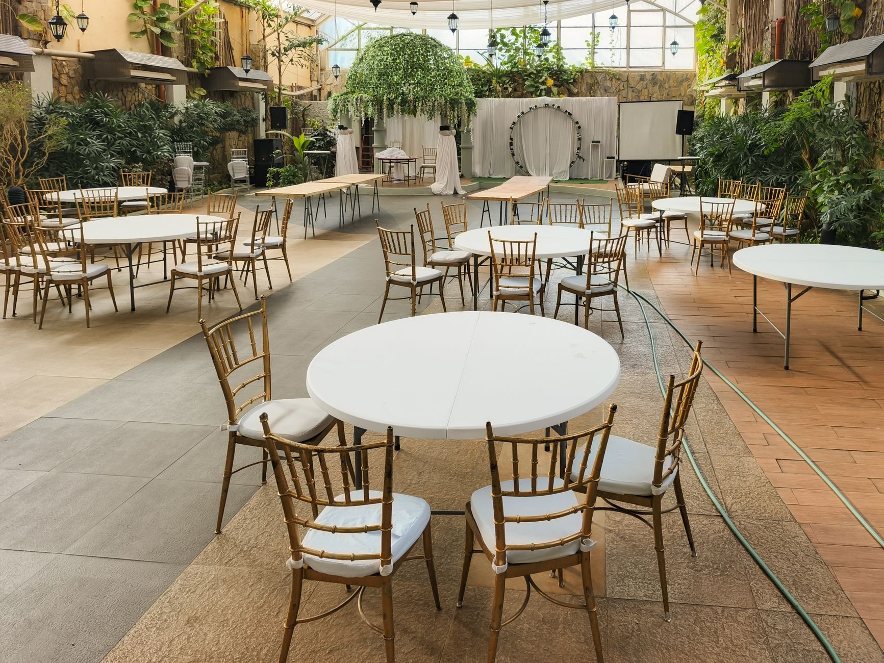 Chiavari Chairs vs Folding Chairs in Carlow Town: Which Is Right for Your Event?