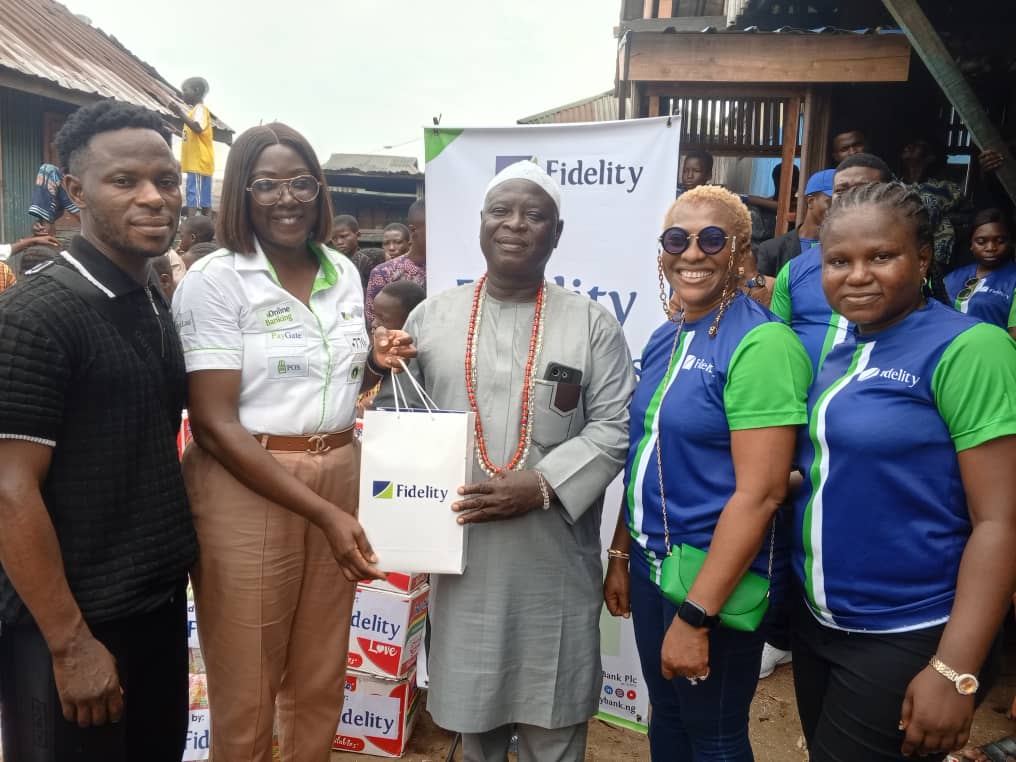 Fidelity Bank Extends Lifeline to Makoko Community …Donates Boats and Relief Materials to Orphanage and Schools - FinancialEDGE