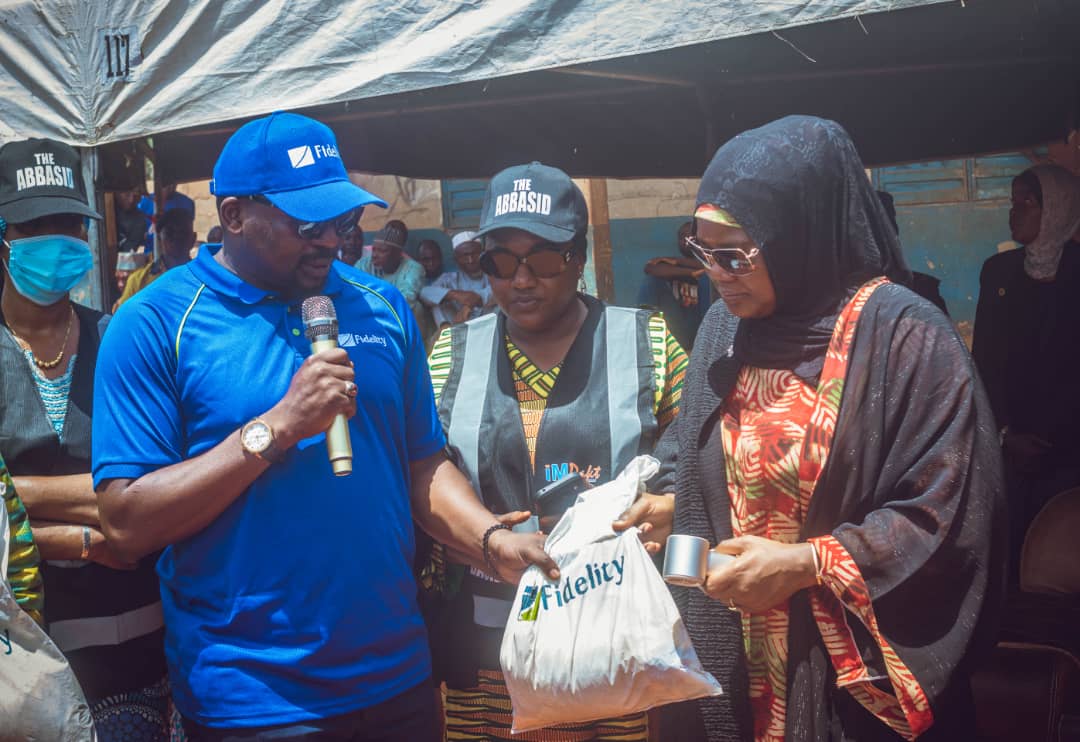 Fidelity Bank Distributes Food Packs to 1,500 Mokwa Residents Affected by Flood - FinancialEDGE