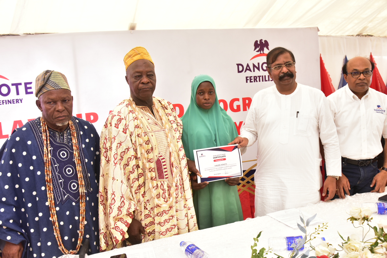 Dangote Petroleum Refinery Awards Scholarships to 473 Students - FinancialEDGE
