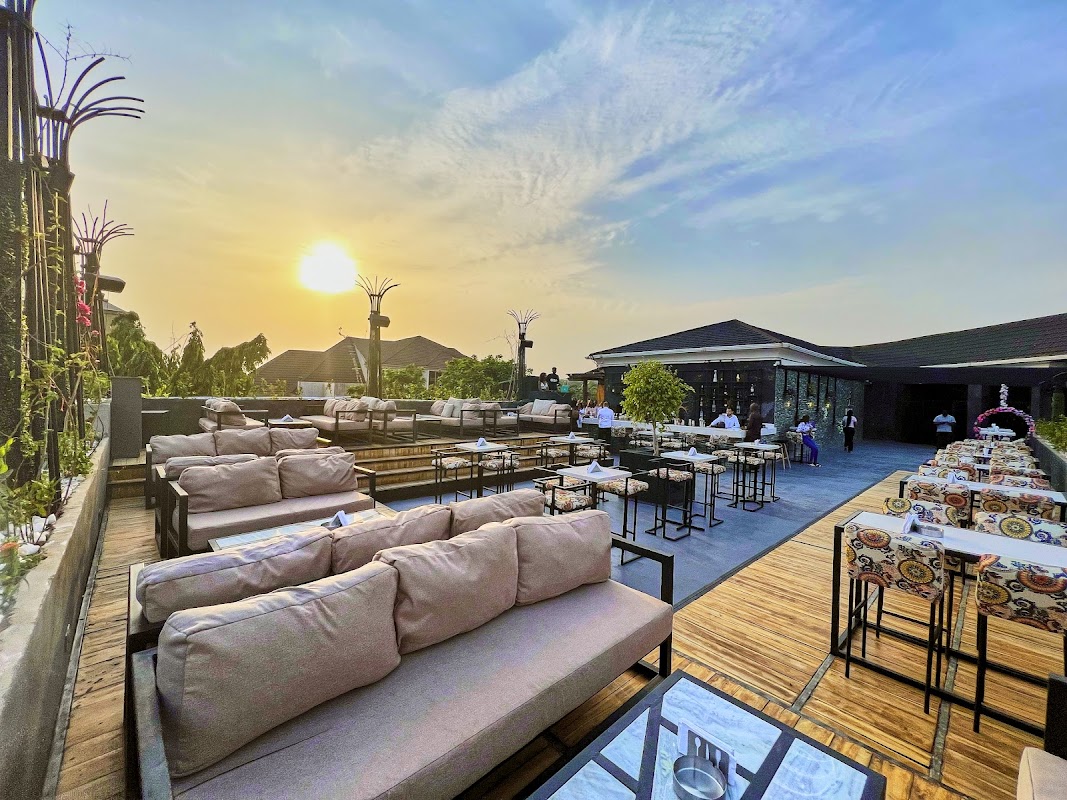 Aura Lounge