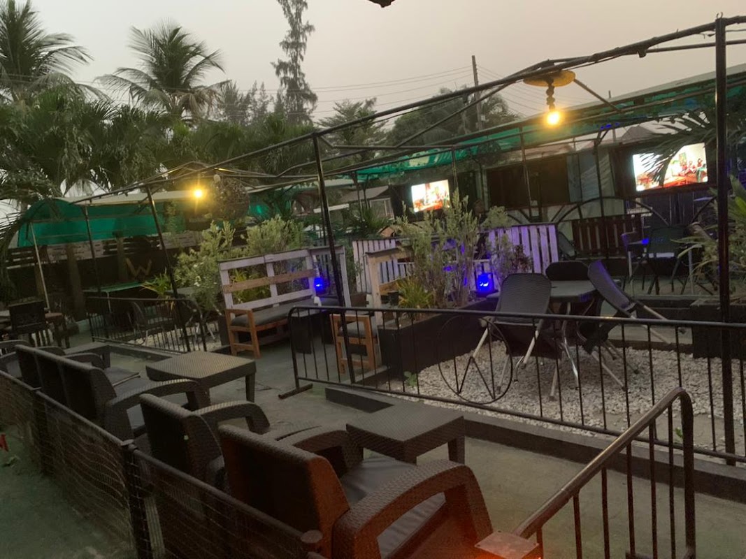 Woody's Lounge & Restaurant