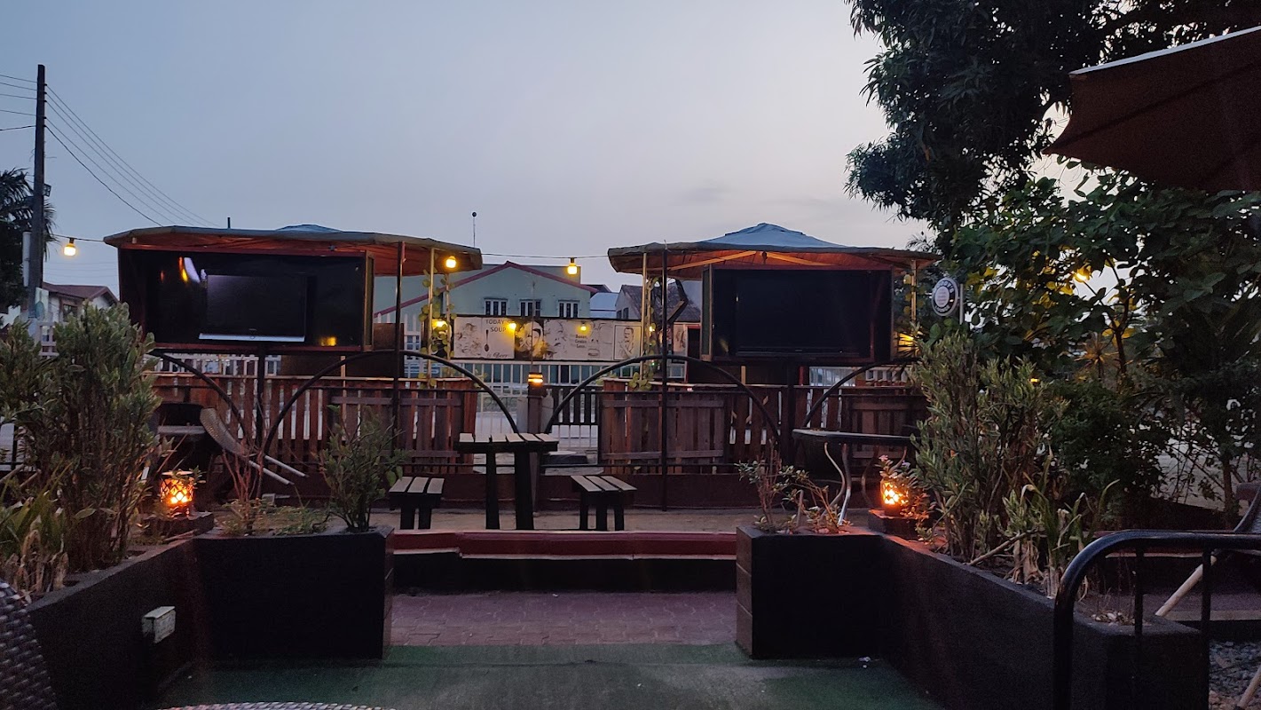 Woody's Lounge & Restaurant
