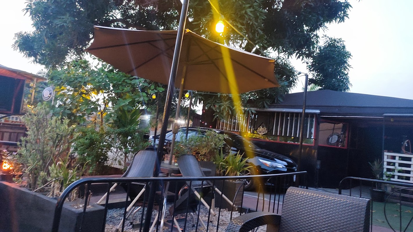 Woody's Lounge & Restaurant
