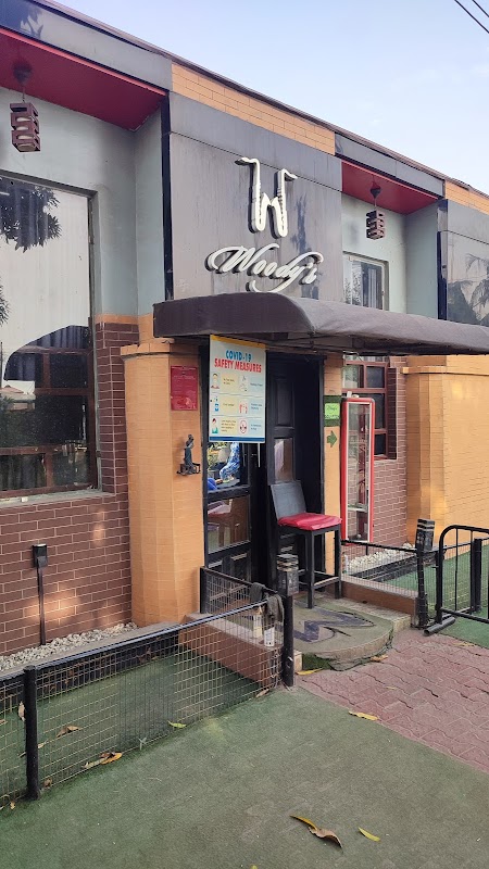 Woody's Lounge & Restaurant