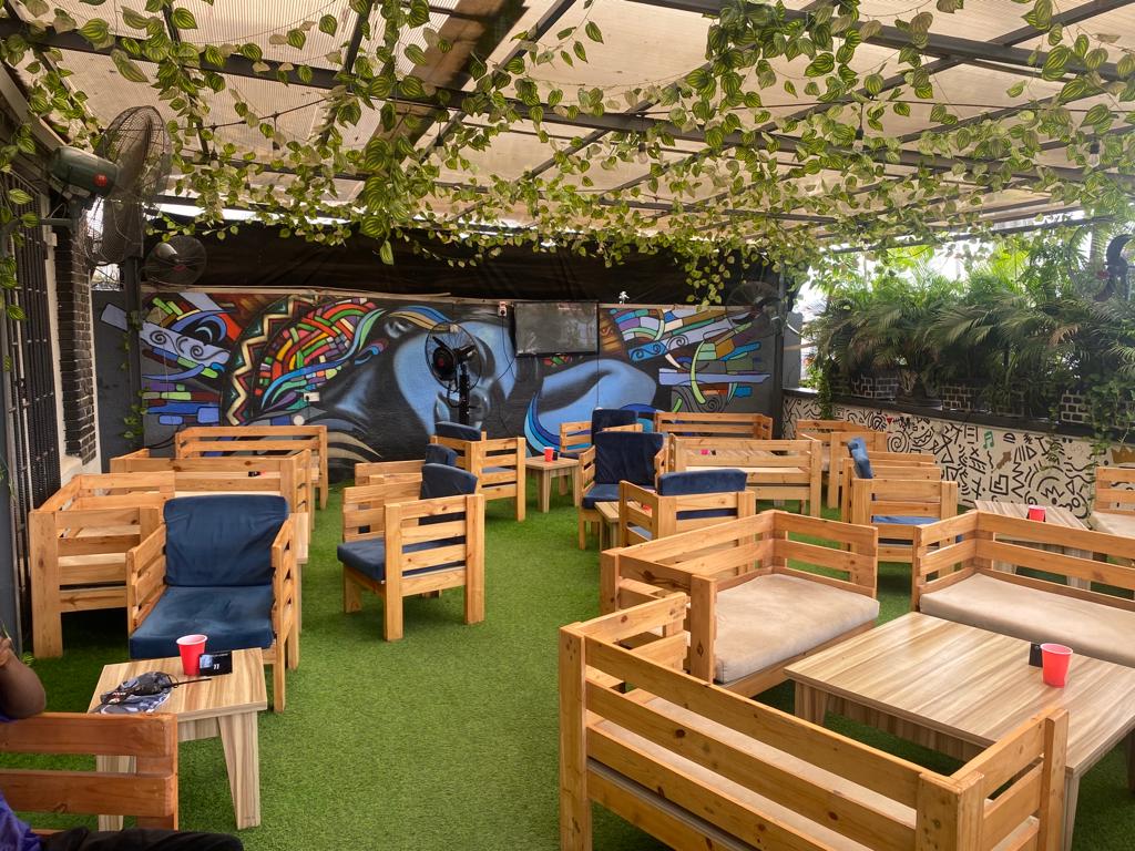 Mellos Lounge and Bar