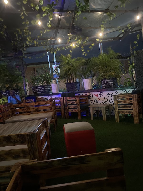 Mellos Lounge and Bar