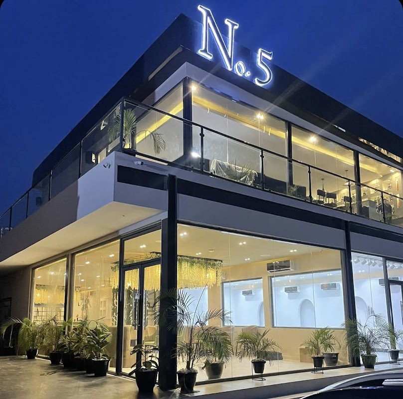No5 LOUNGE