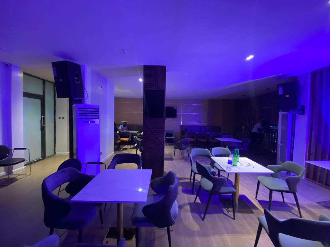 Caleon Lounge