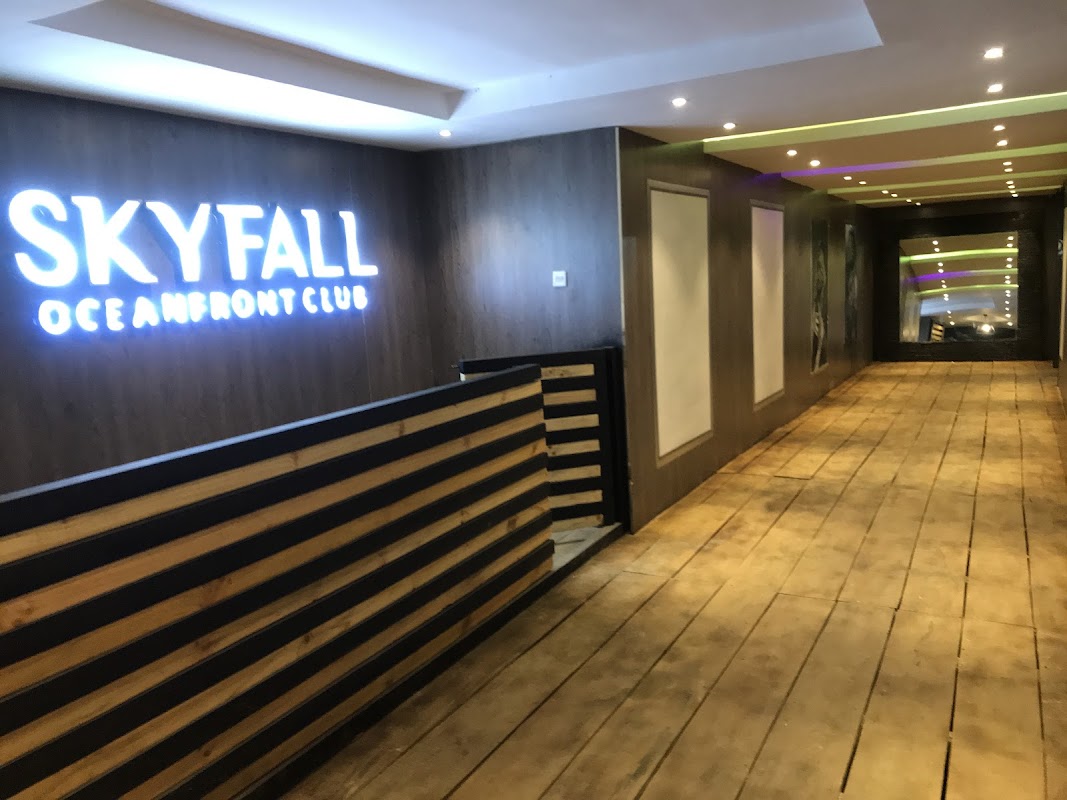 Skyfall Oceanfront Club
