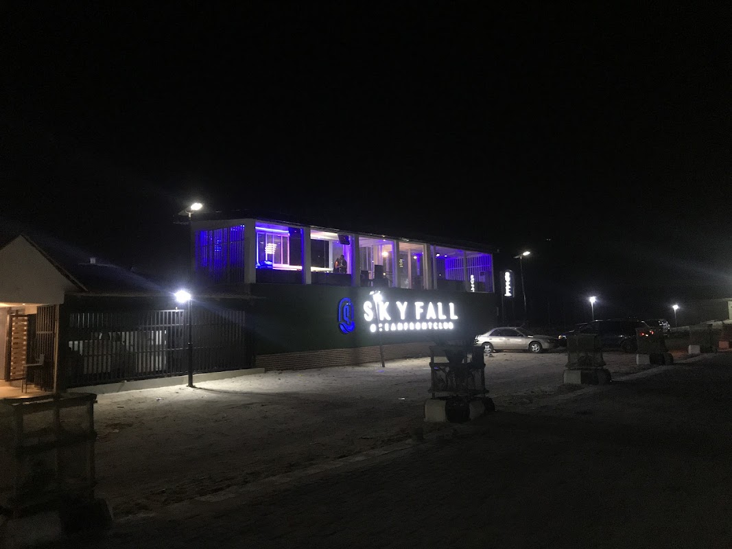 Skyfall Oceanfront Club