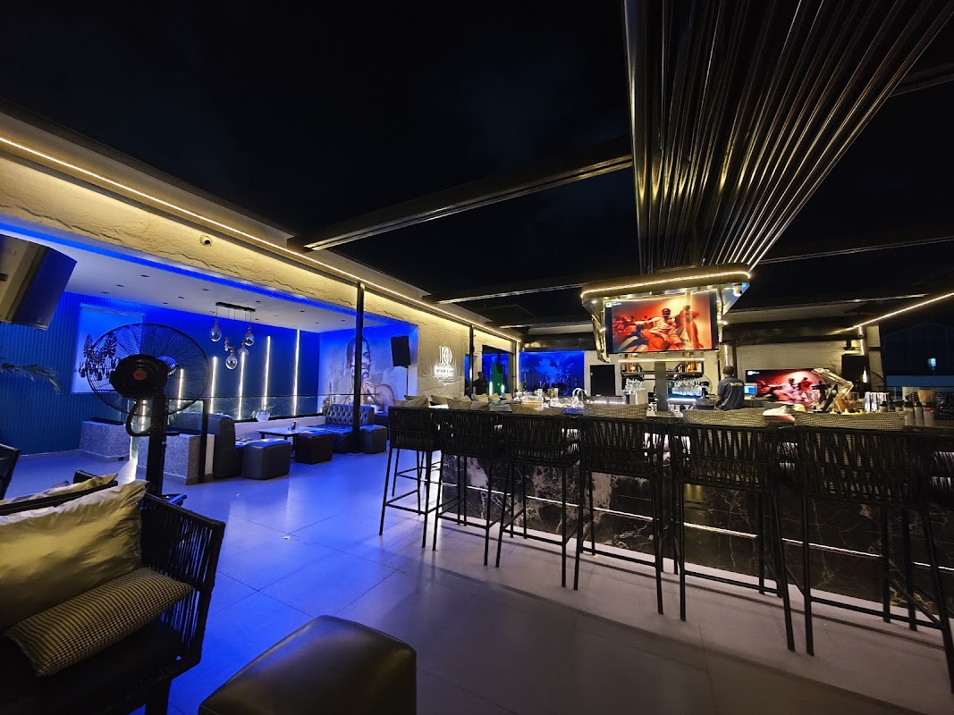 HQ Rooftop Lounge