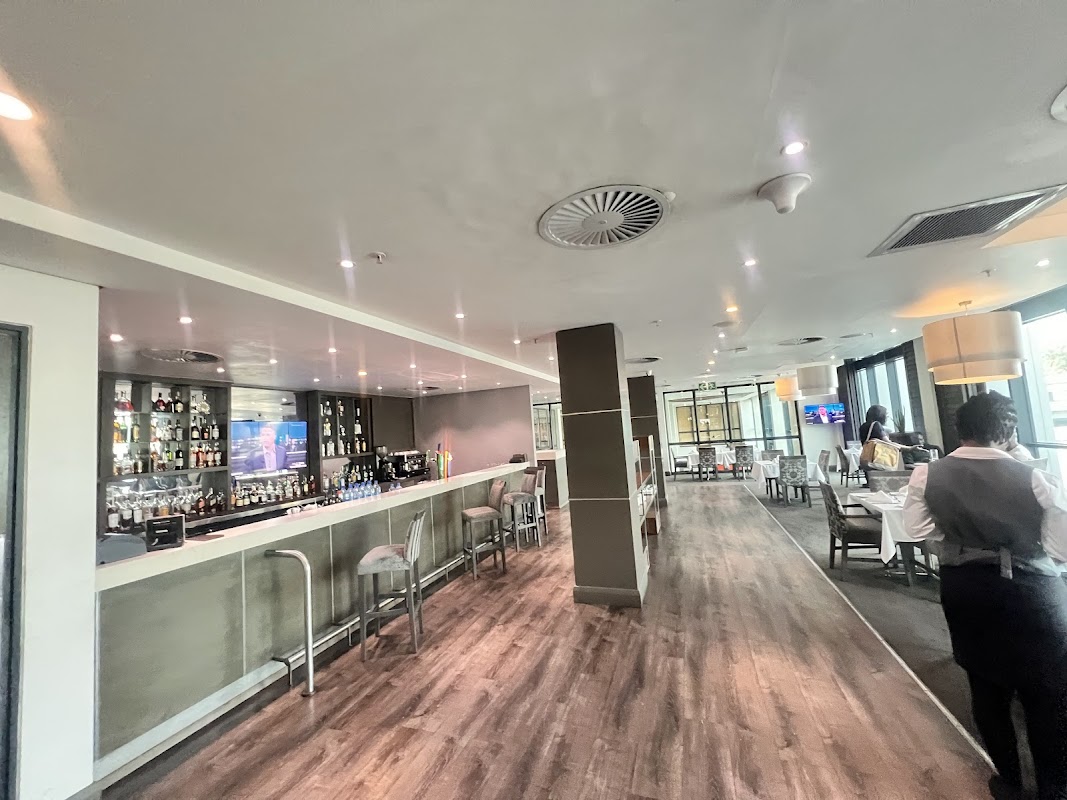 De Bull Restaurant & Bar