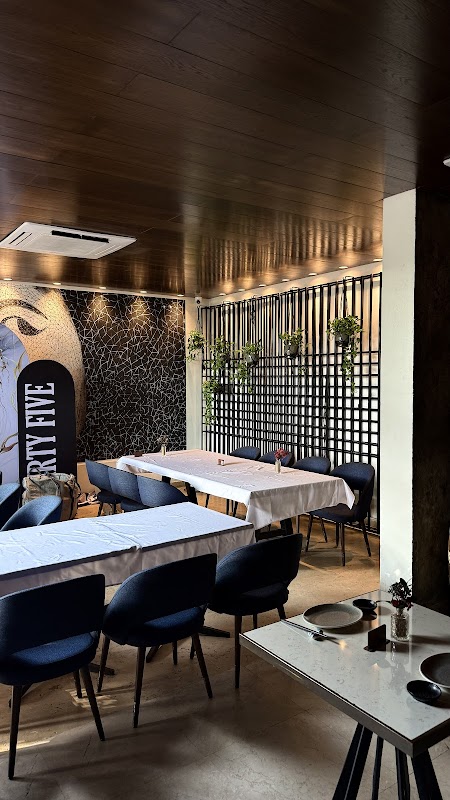 Koï, Restaurant & Lounge