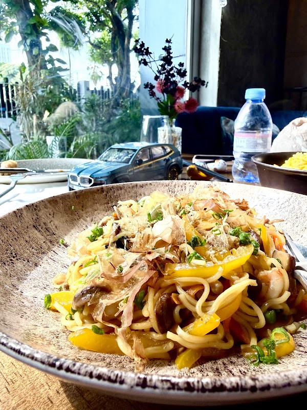 Koï, Restaurant & Lounge