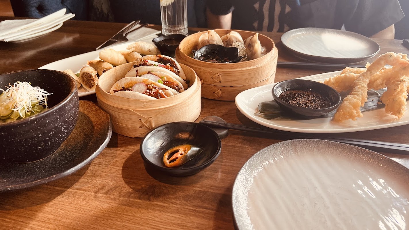 Koï, Restaurant & Lounge