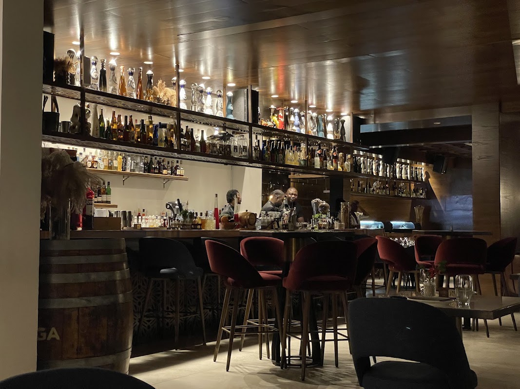 Koï, Restaurant & Lounge