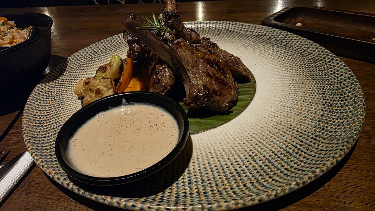 Koï, Restaurant & Lounge