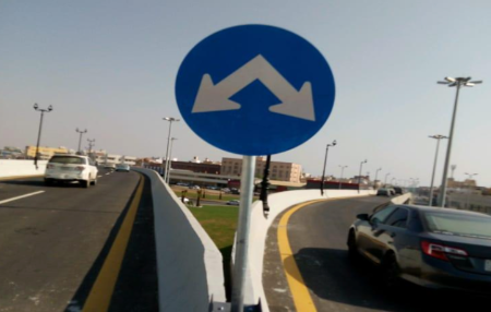 lane use control sign in saudi arabia