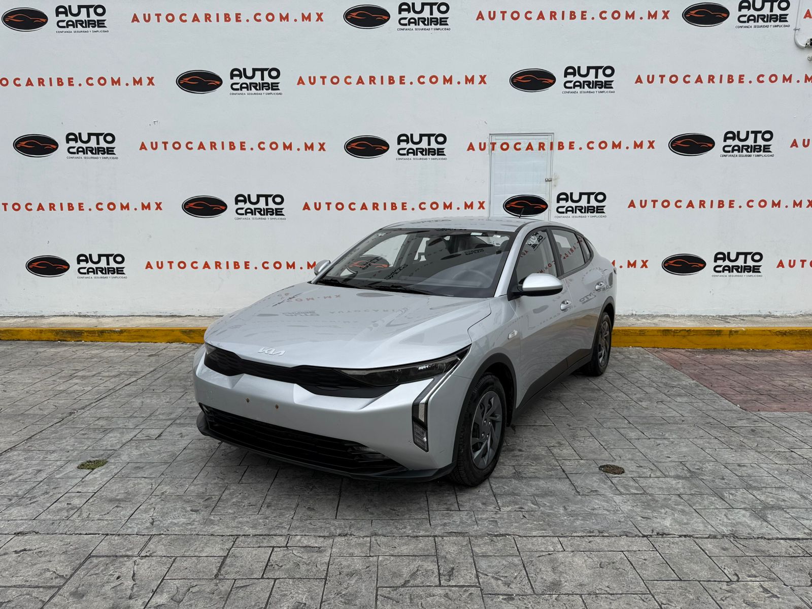 Foto 1 de 3 — 2023 Kia K3 L