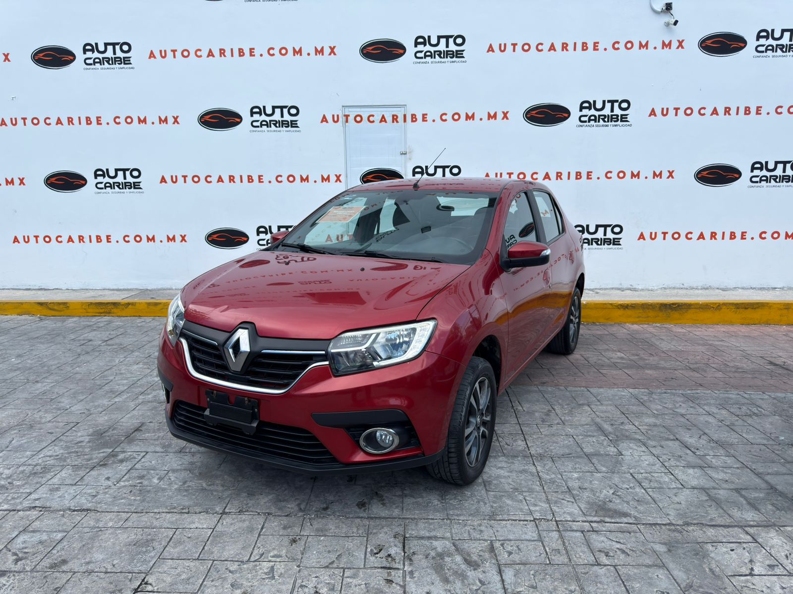Foto 1 de 3 — 2023 Renault Logan INTENS