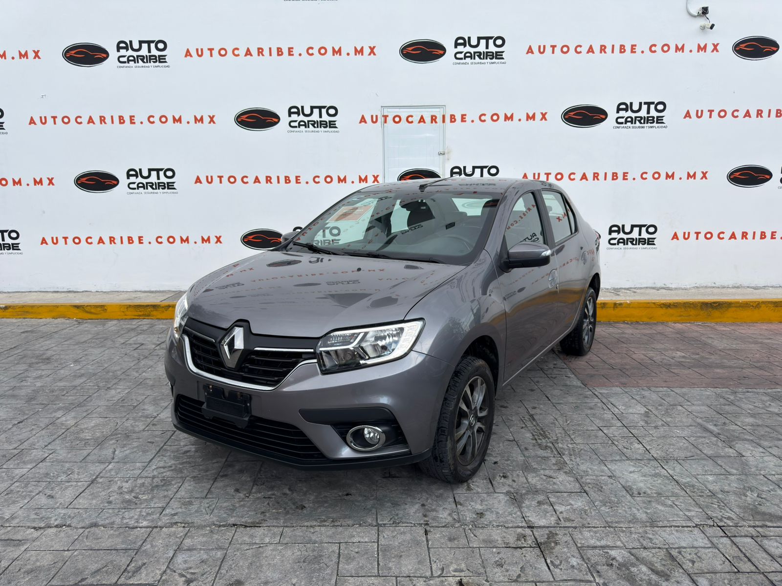 2023 Renault Logan INTENS