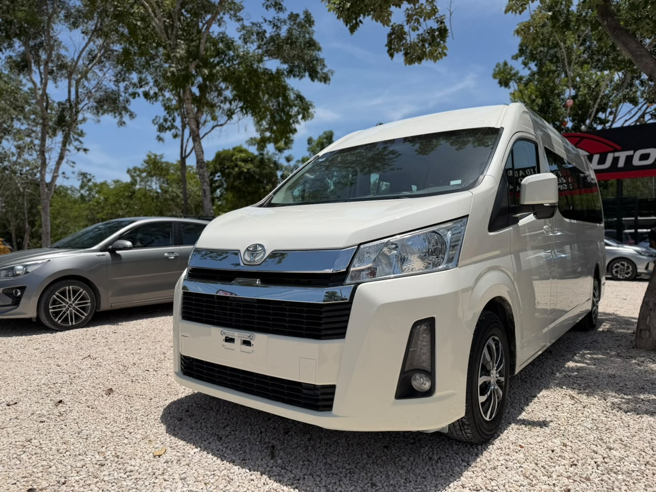 Foto 1 de 3 — 2024 Toyota Hiace