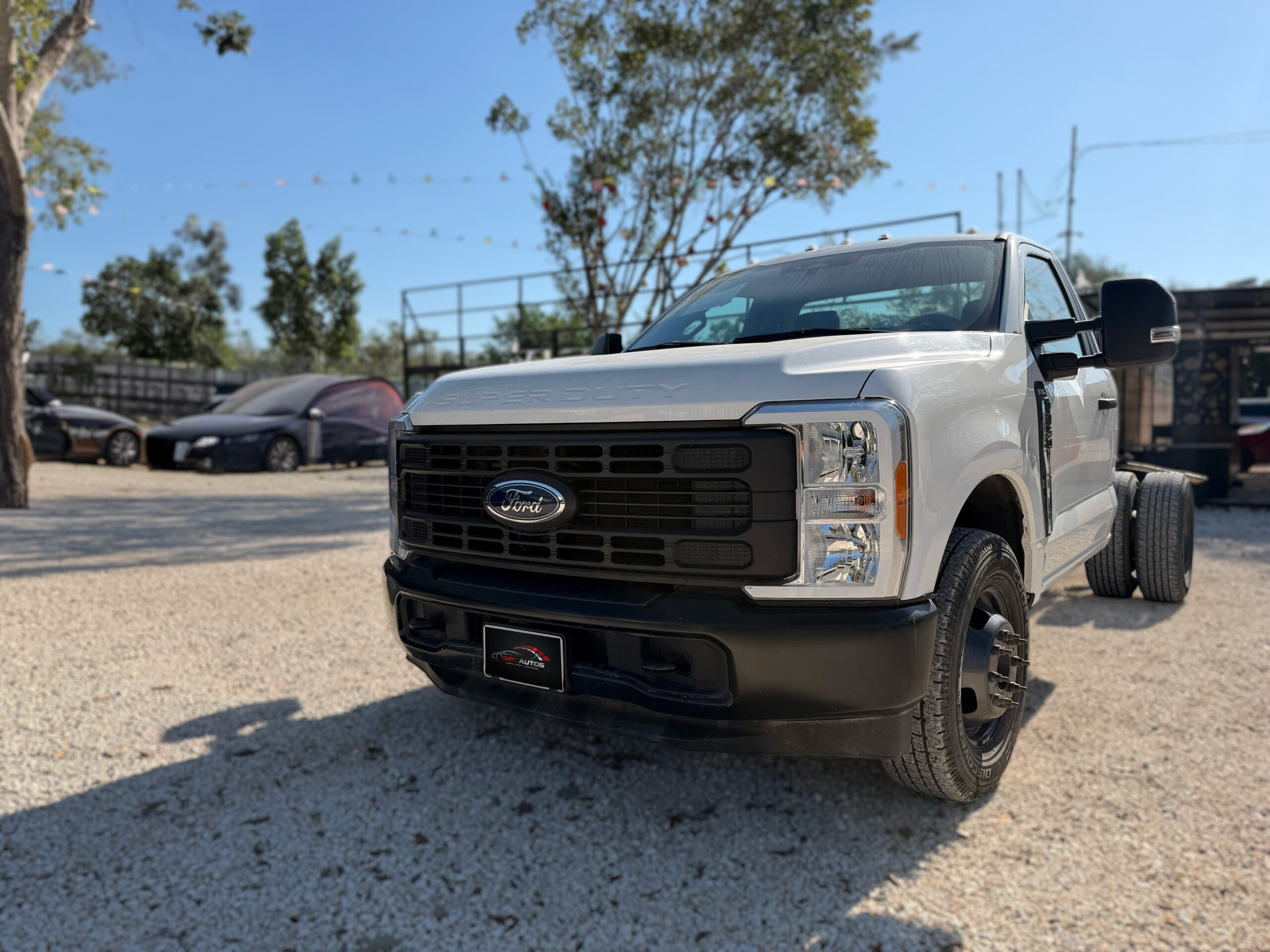 Foto 1 de 3 — 2023 Ford F-350