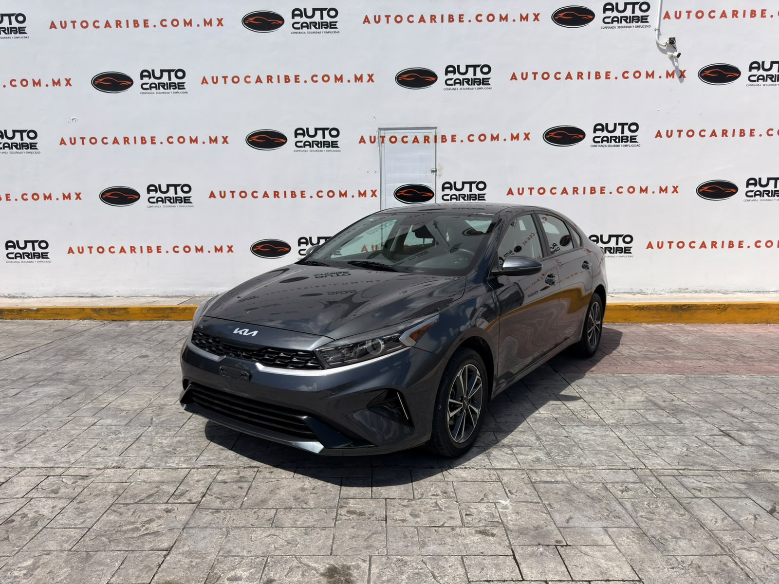 Foto 1 de 10 — 2024 Kia Forte LX