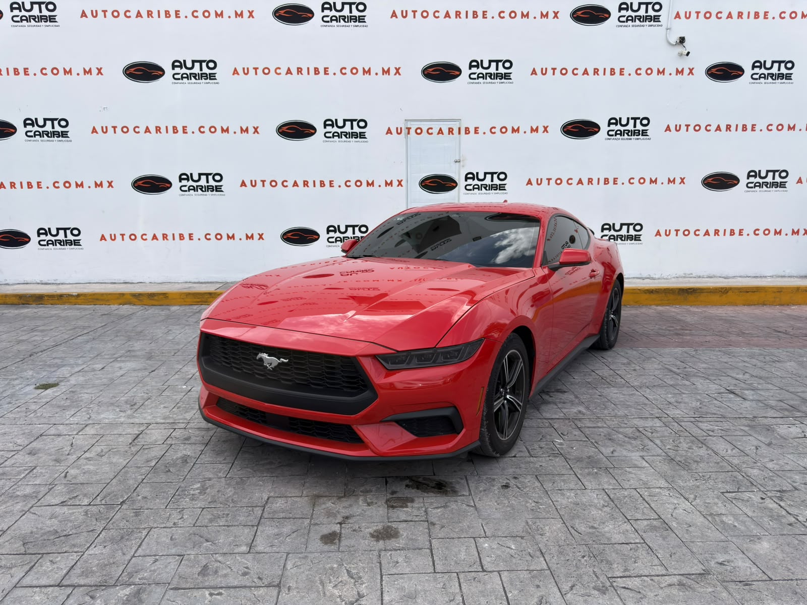 Foto 1 de 10 — 2025 Ford Mustang ECOBOOST
