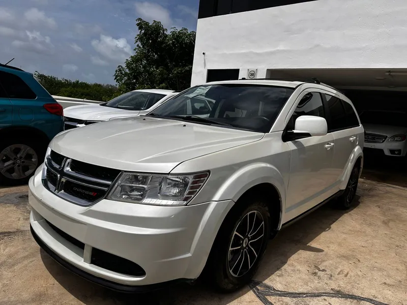 Foto 1 de 3 — 2018 Dodge Journey SE