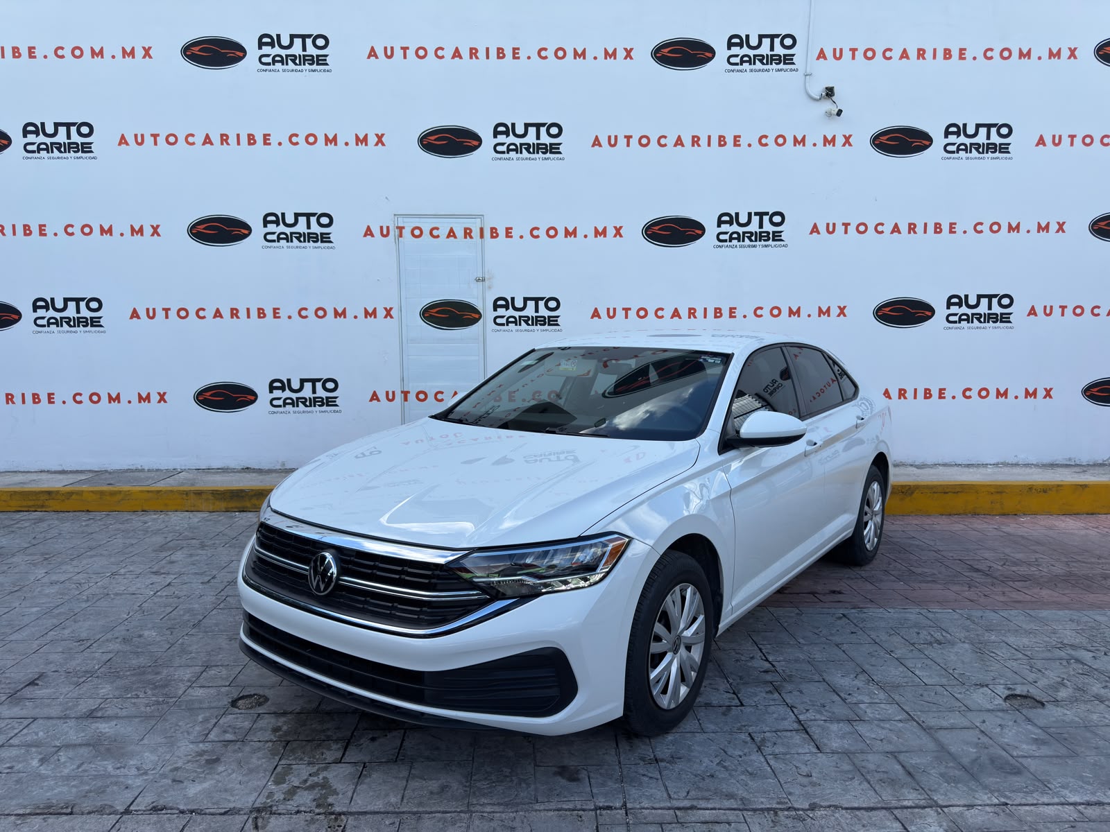 Foto 1 de 10 — 2024 Volkswagen Jetta SPORTLINE