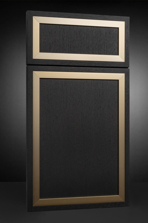 Form 15 with Metal Inlay Flush D21290 door, RC White Oak VG · S30412 Zero Sheen