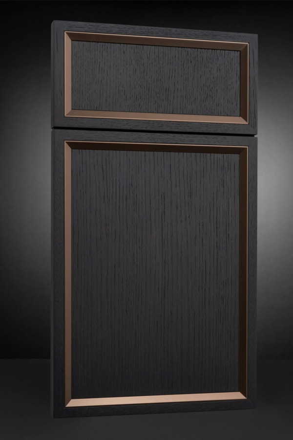 Form 15 with Metal Inlay D21296 door, RC White Oak VG · Metal bar Warm Bronze 01110810WB1 · S30412 Mineral Zero Sheen