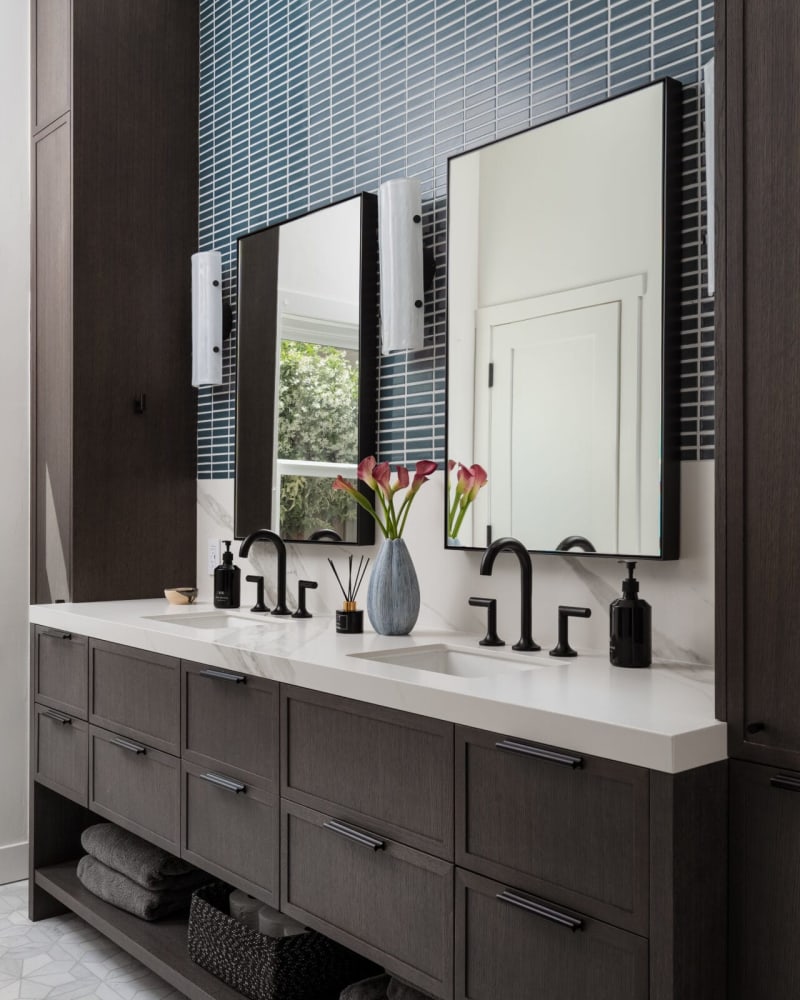 Willow Glen — Vanity · Oak