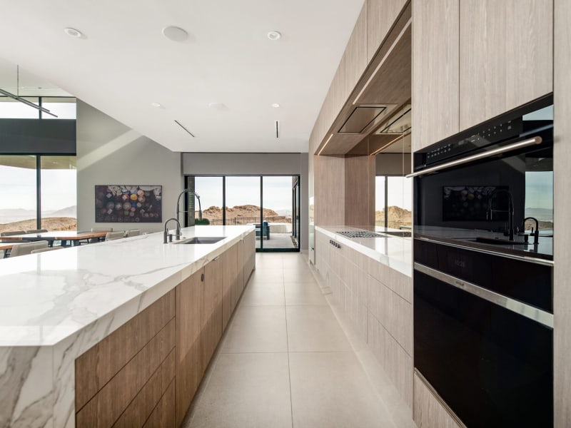Dragon Peak — Kitchen · Walnut