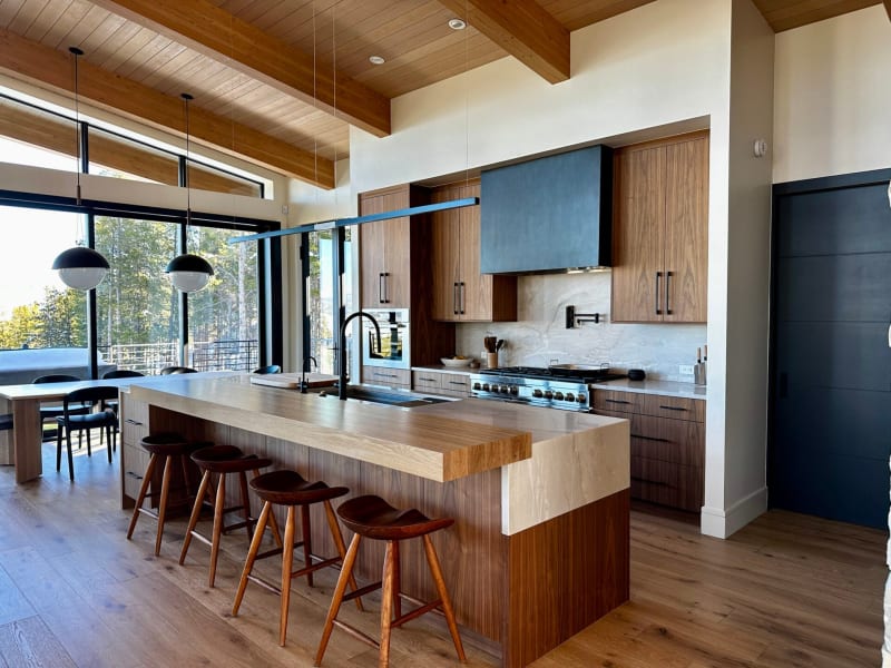 Mountain Haven — Kitchen · Oak