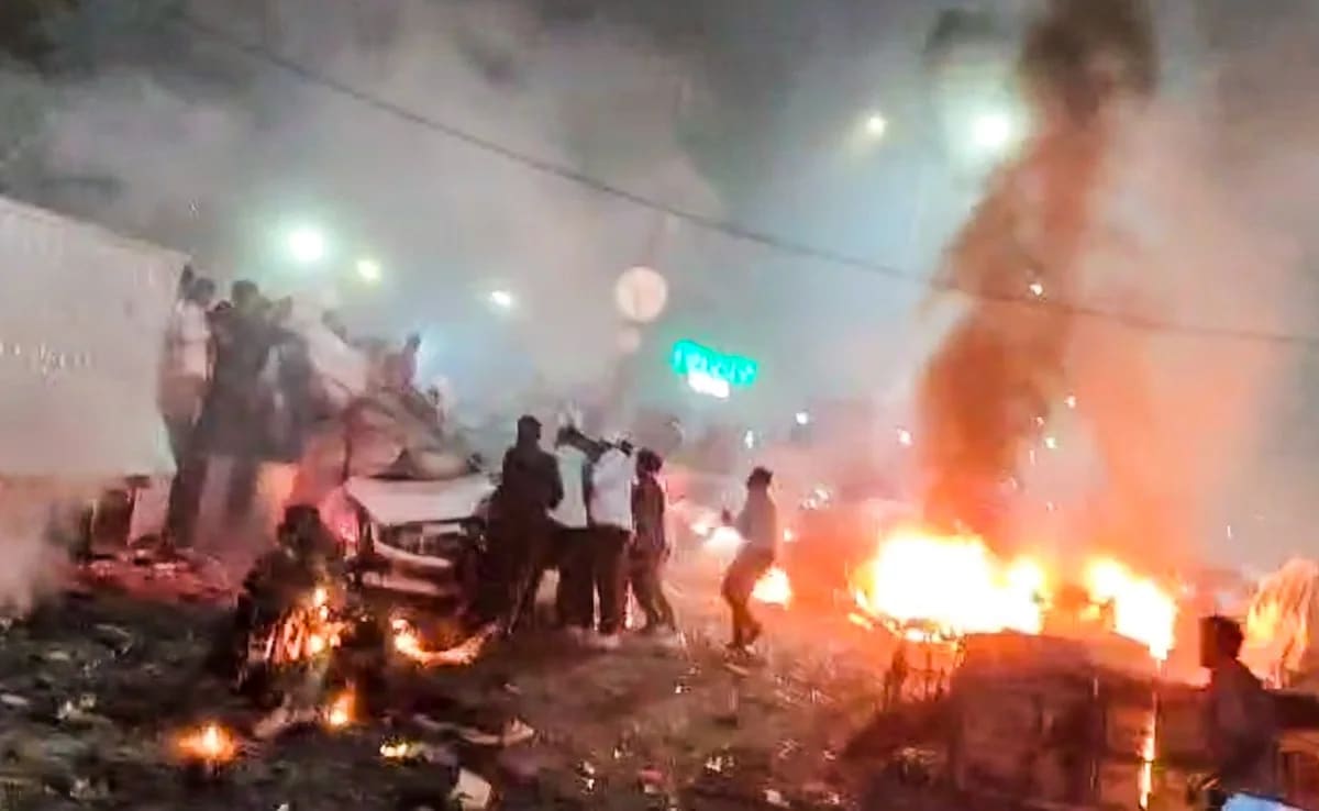 Car Explosion Near Red Fort in Delhi Kills at Least Eight, Authorities Treat Case as Terror Attack