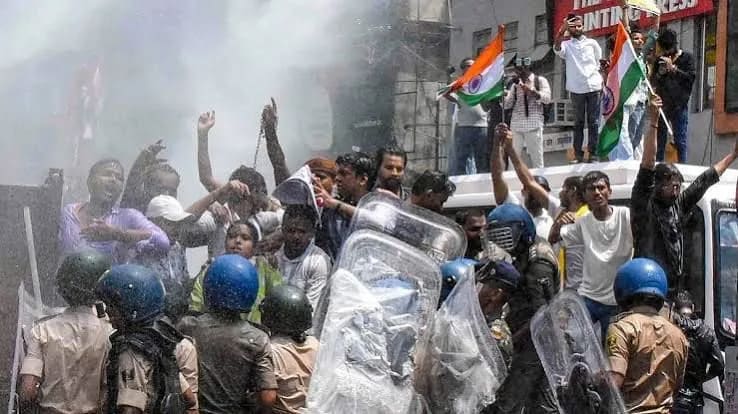 A major student protest in Patna turned tense on Tuesday as BPSC aspirants marched towards Raj Bhavan