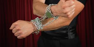 harry houdini breaks chains