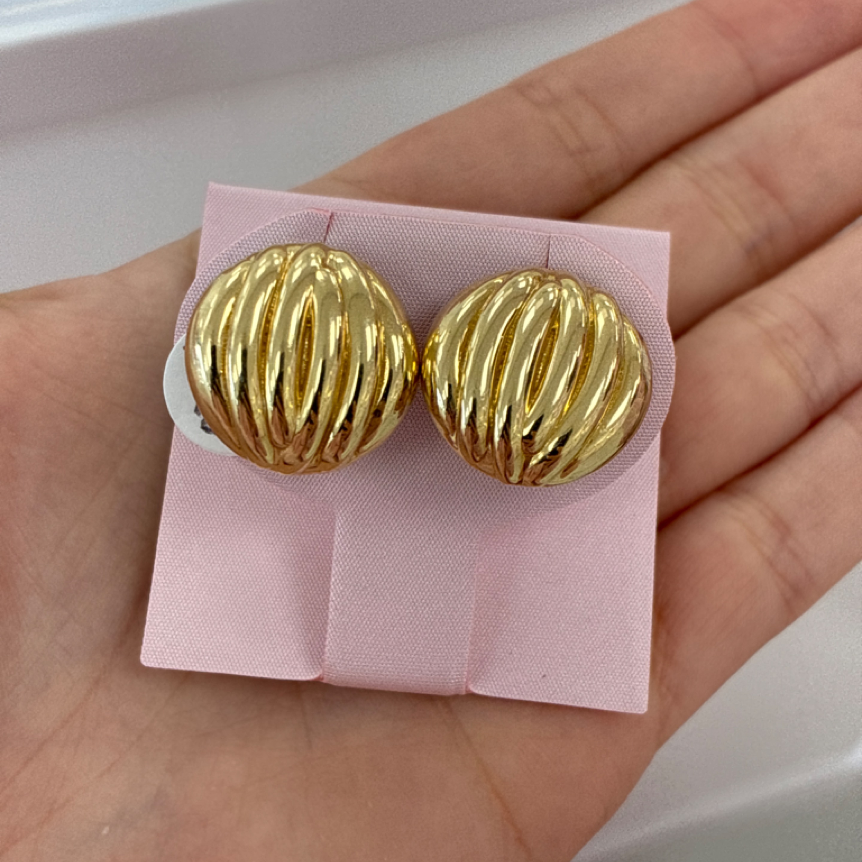 Omega circular closure earrings 14KT
