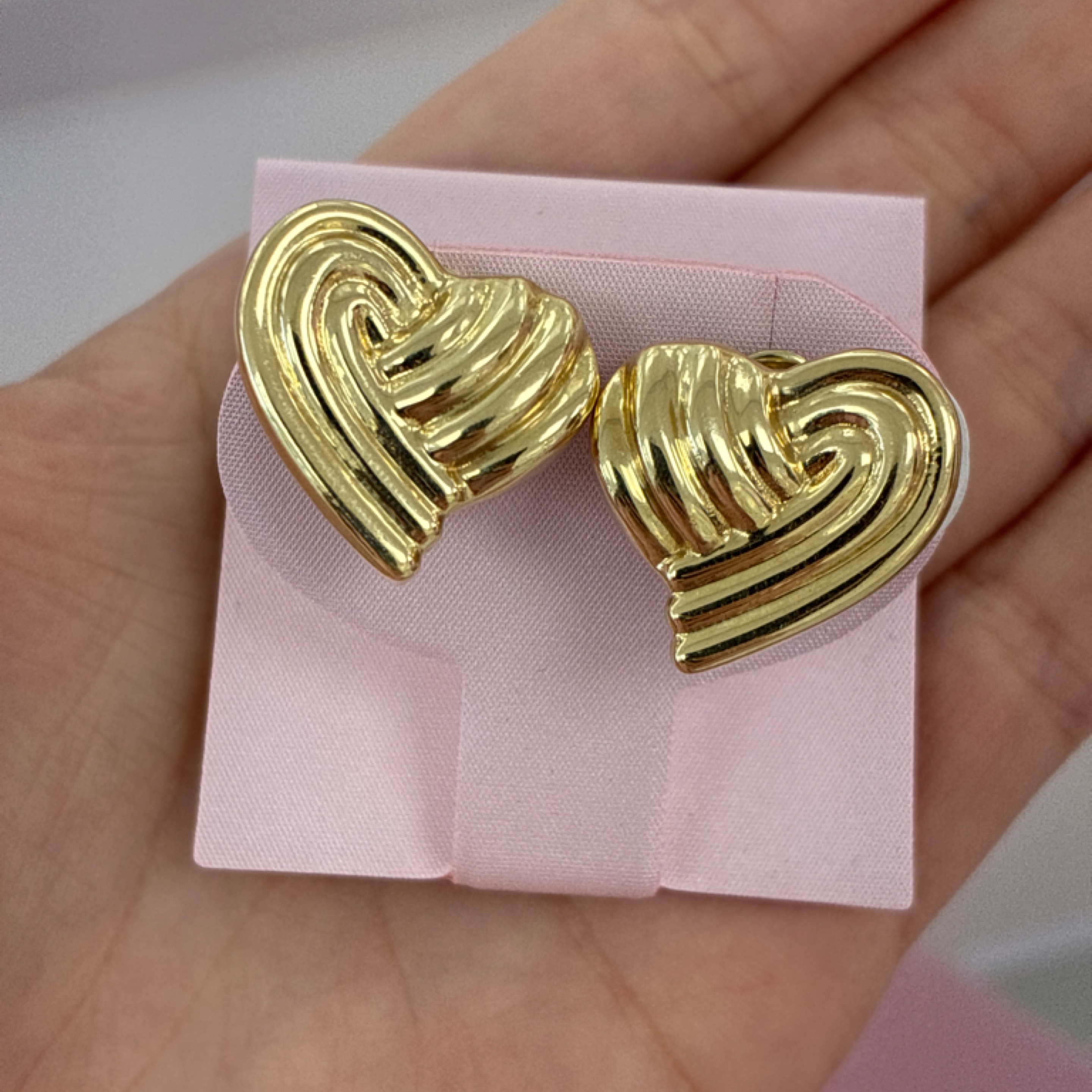 Heart earring with omega closure 14KT