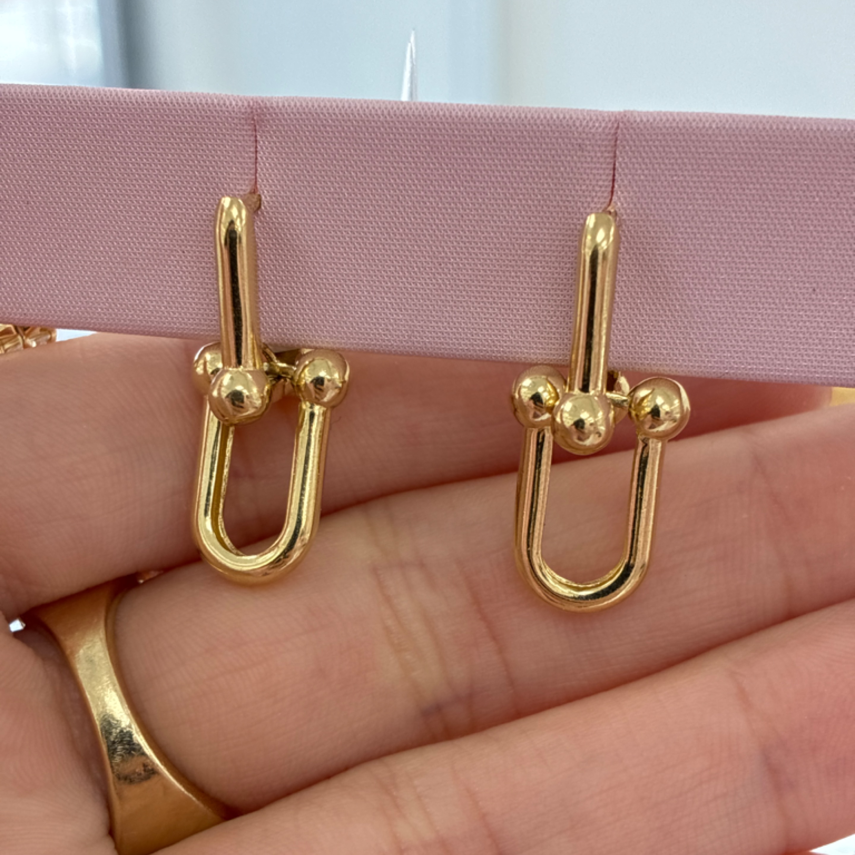 Paper clip hoop with balls 14KT