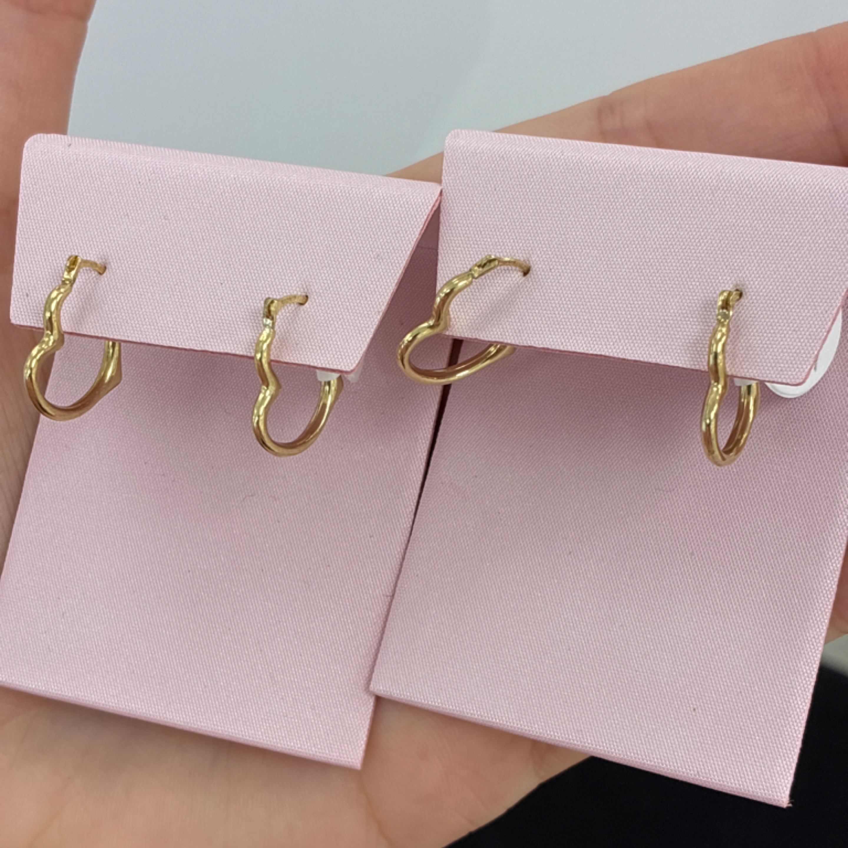 Sning-shaped hoops 10KT