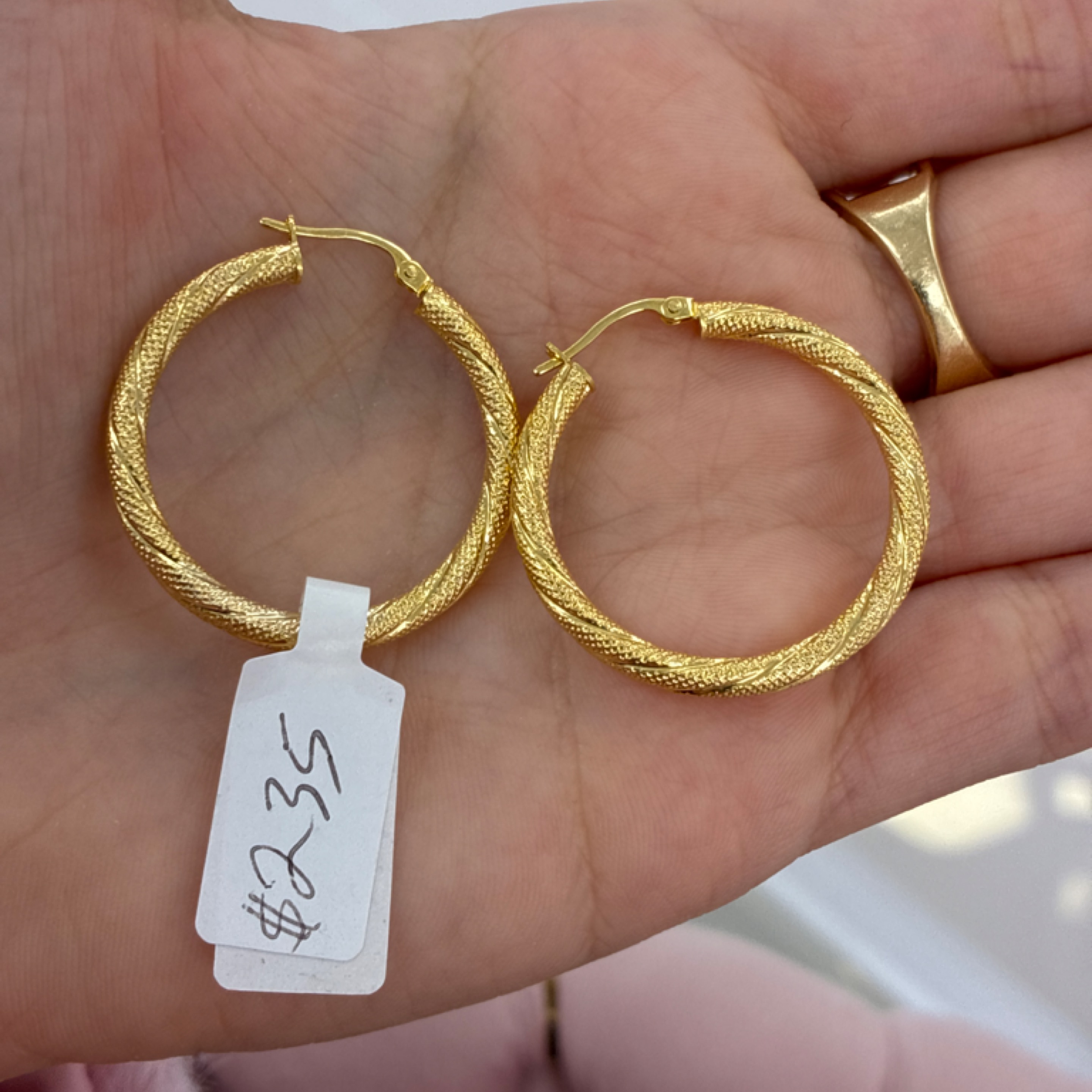 Medium Nevadas torzal hoop 10KT
