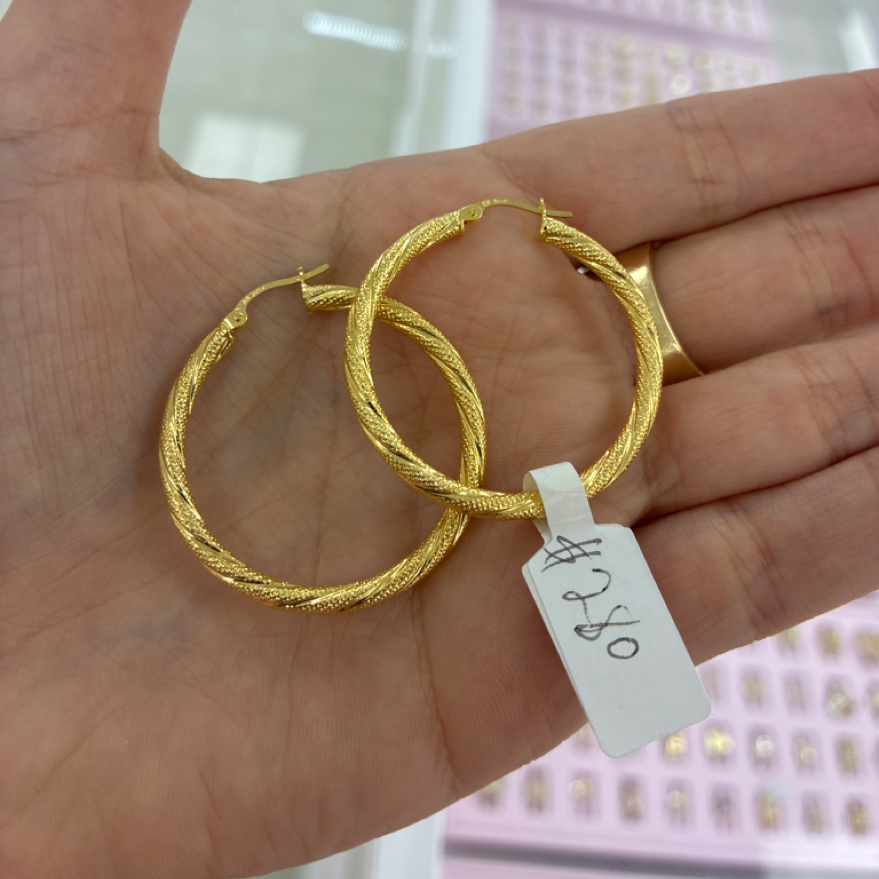 Large Nevadas torzal hoop 10KT