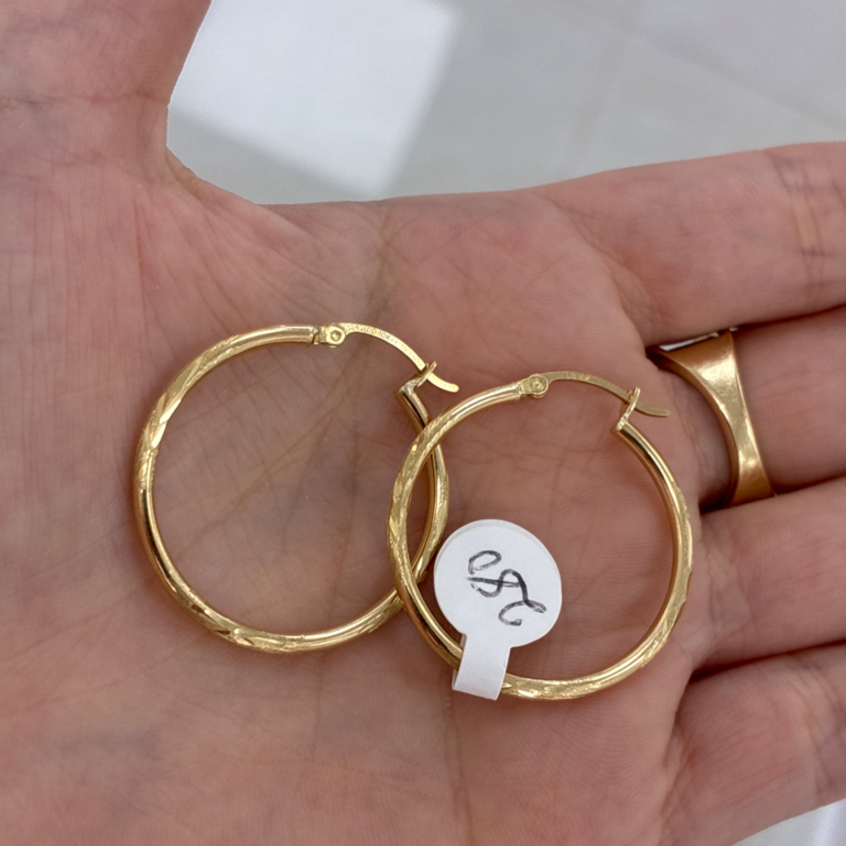Thin hoops with design 10KT