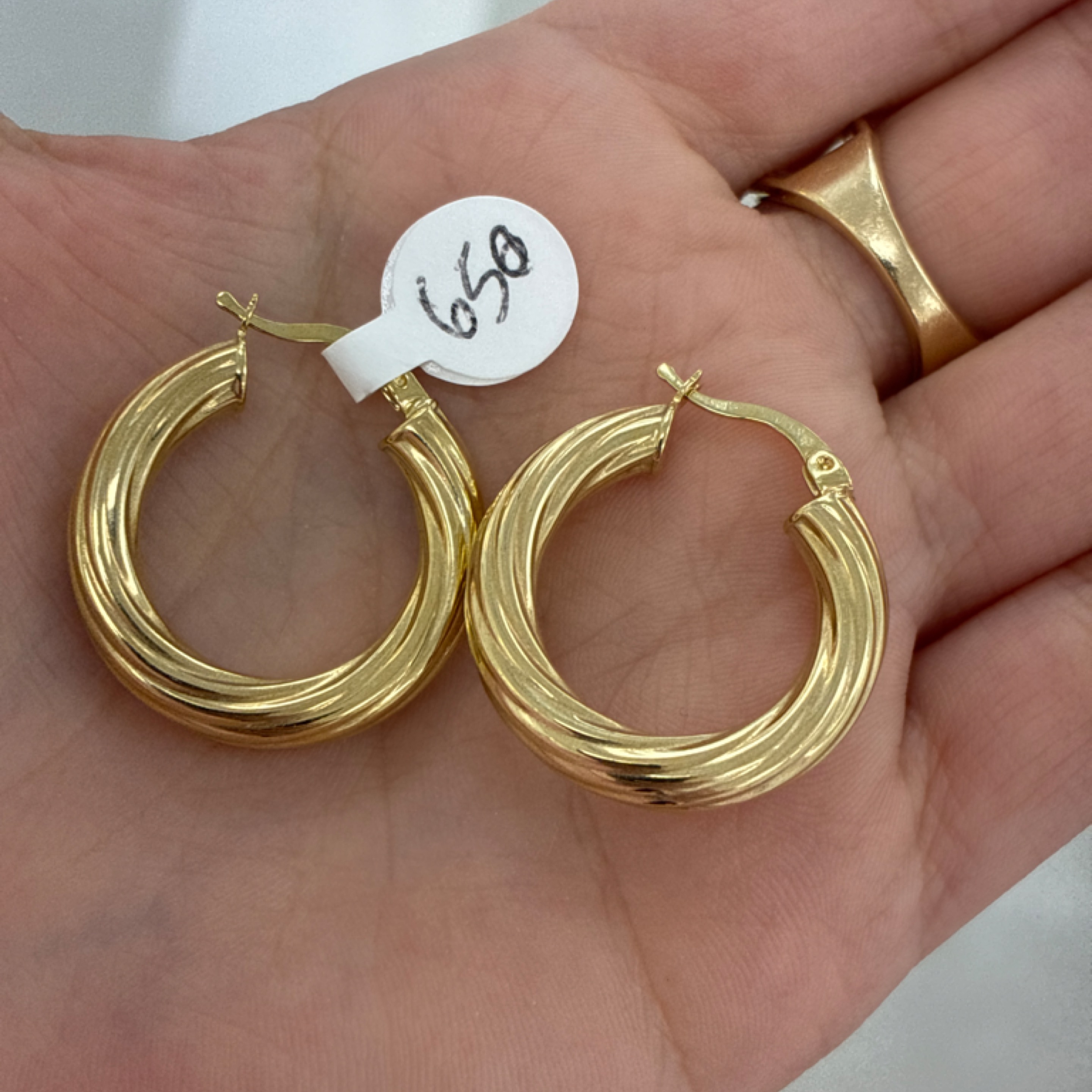 Twisted thick Hoop  10KT