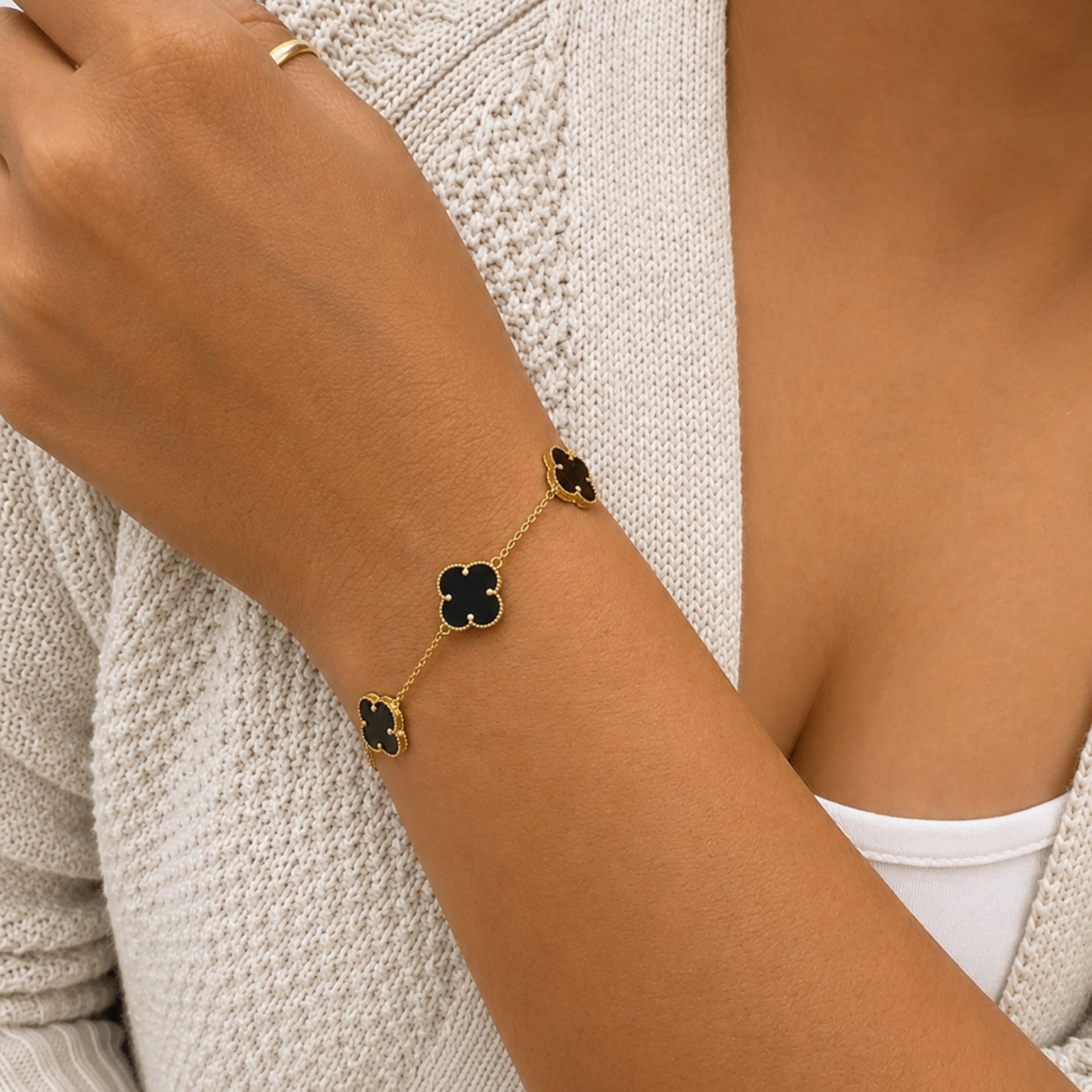 Black Flowers bracelet 10KT